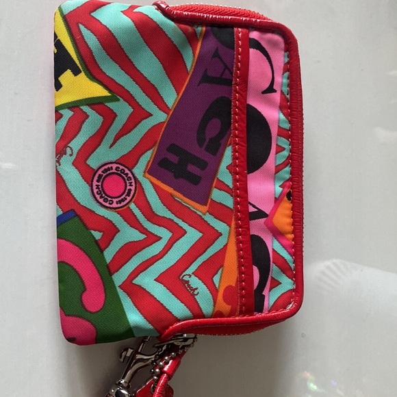 New Coach Wristlet - Picture 3 of 4